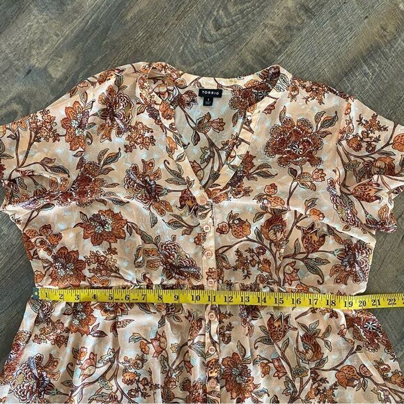 TORRID Top Hi Lo Lexie Babydoll Floral Flowy Size 1 - Picture 10 of 12